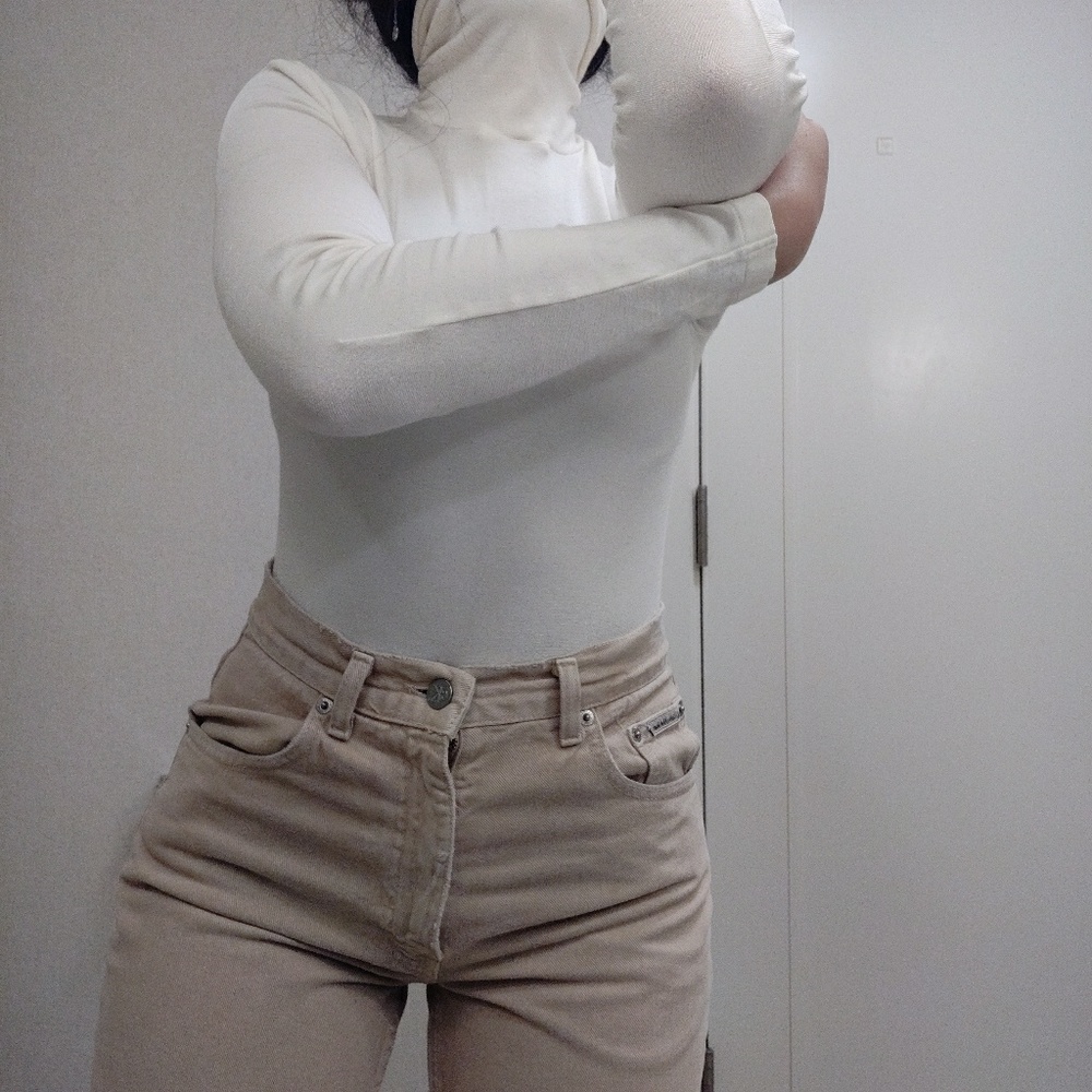 VTG High Waisted Calvin Klein Cream Jeans - Picture 5 of 8